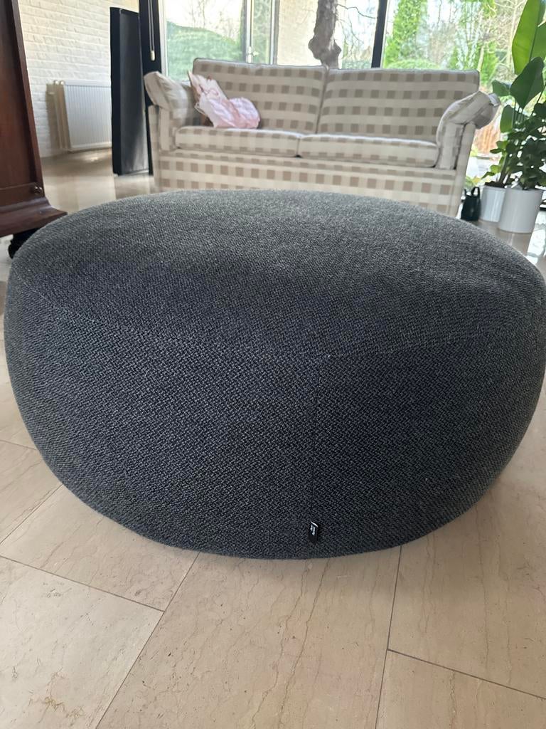 Donkergrijze Stoffen Poef -  merk Passe-Partout MOET NU WEG, Ophalen, Rond, 100 tot 125 cm, Zo goed als nieuw