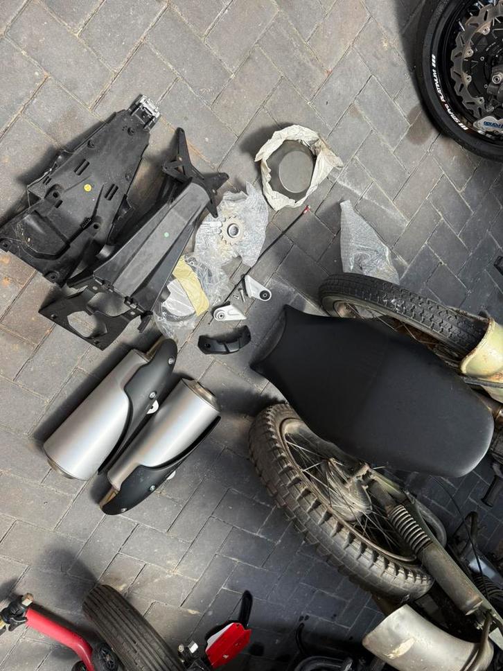 Originele onderdelen ducati monster 1100 (uitlaat , zadel …), Motoren, Onderdelen | Ducati, Ophalen of Verzenden