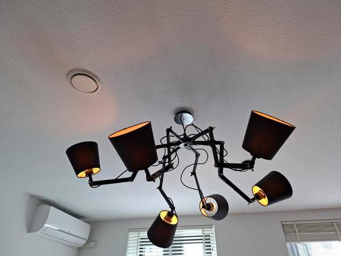 Moderne hanglamp met zes lampenkappen, Huis en Inrichting, Lampen | Hanglampen, Gebruikt, Minder dan 50 cm, Metaal, Stof, Ophalen