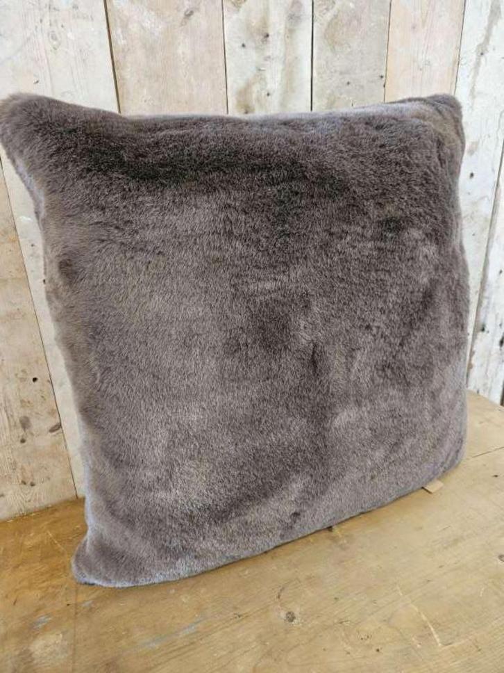 bont kussen ``WOONWINKEL RUSTIEK``, Huis en Inrichting, Woonaccessoires | Kussens, Nieuw, Bruin, Vierkant, Ophalen of Verzenden