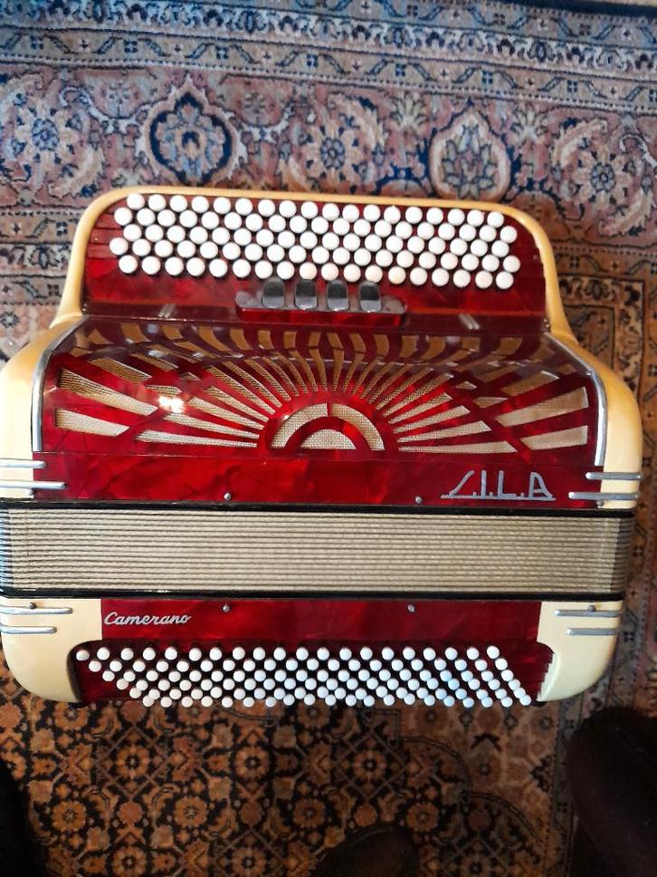 KNOP- ACCORDEON CAMERANO SILA., Muziek en Instrumenten, Accordeons, Gebruikt, Knopaccordeon, 120-bas, Overige merken, Met koffer