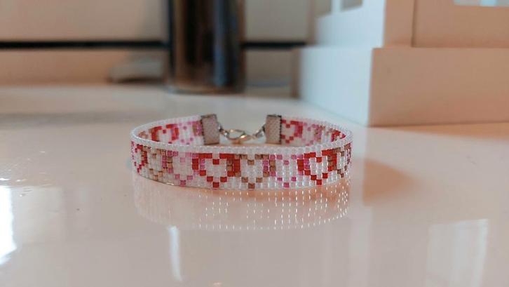 Miyuki delica geweven kralen armband hartjes, Sieraden, Tassen en Uiterlijk, Armbanden, Nieuw, Overige materialen, Overige kleuren