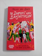 De diamant van Banjarmasin - Arend van Dam, Boeken, Ophalen of Verzenden, Zo goed als nieuw, Fictie algemeen
