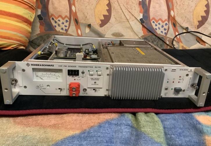 Rohde & Schwarz SU115 VHF FM Transmitter Zender, Telecommunicatie, Zenders en Ontvangers, Zo goed als nieuw, Zender, Ophalen of Verzenden