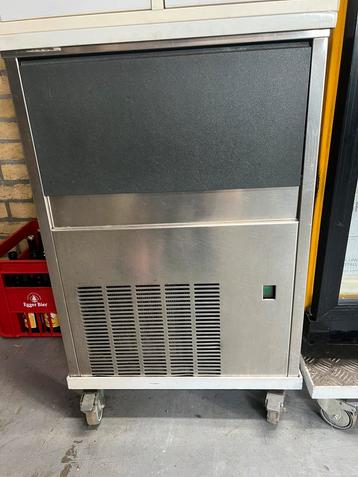 Ijsblokjes machine  beschikbaar voor biedingen