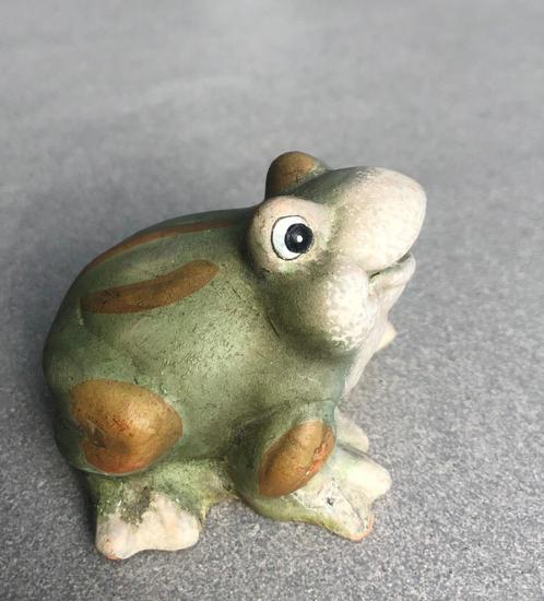 Leuke KIKKER 5 cm hoog beeldje, Verzamelen, Beelden en Beeldjes, Zo goed als nieuw, Dier, Ophalen of Verzenden
