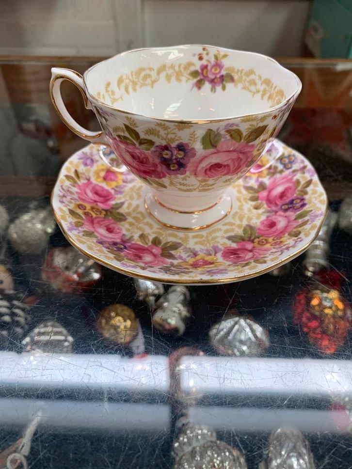 Royal Albert Enchantment Serena kop en schotels twee stuks, Antiek en Kunst, Antiek | Servies los, Ophalen of Verzenden