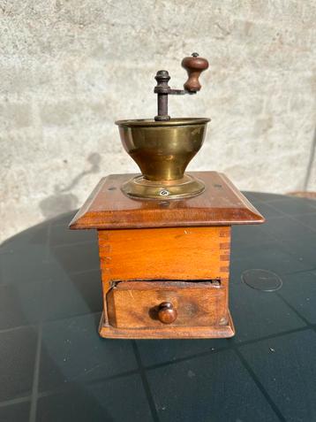 Ouderwetse Koffiemolen - Vintage Charme beschikbaar voor biedingen