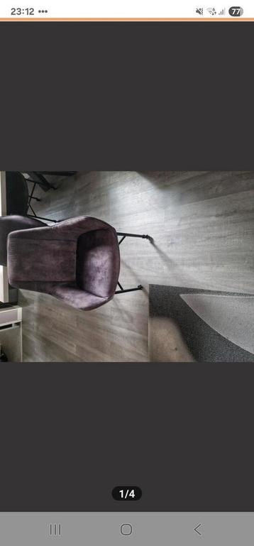 Eetkamerstoelen beschikbaar voor biedingen