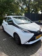 Toyota Aygo 1.0 Vvt-i 69pk 5D 2017 Wit, Auto's, Toyota, Voorwielaandrijving, 4 stoelen, Wit, Origineel Nederlands