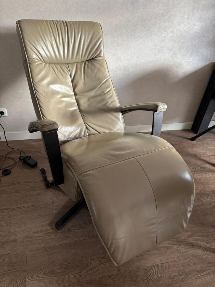 Lederen Relaxfauteuil met Elektrische Bediening, Huis en Inrichting, Fauteuils, Gebruikt, Leer, 50 tot 75 cm, 75 tot 100 cm, Ophalen