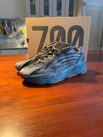 Yeezy Boost 700 V2 Geode maat 44, Kleding | Heren, Schoenen, Ophalen of Verzenden, Zo goed als nieuw