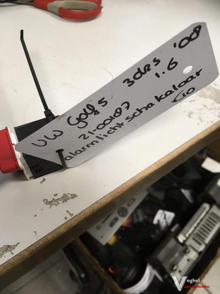 golf 5 1.6 '08  alarmlichtschakelaar, Auto-onderdelen, Dashboard en Schakelaars, Gebruikt, Ophalen of Verzenden