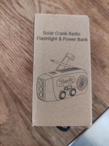 Solar Radio met Dynamo, Zaklamp & Powerbank beschikbaar voor biedingen