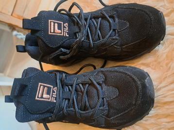 Fila nieuwe sportschoenen maat 39 beschikbaar voor biedingen