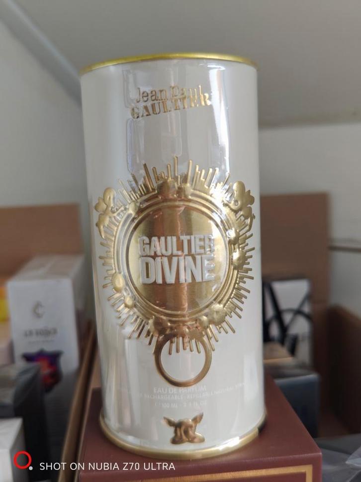 Divine parfum by Jean Paul Gaultier, Sieraden, Tassen en Uiterlijk, Uiterlijk | Parfum, Nieuw, Ophalen of Verzenden