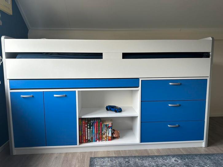 Halfhoogslaper Finn. Met blauwe deuren en lades, Kinderen en Baby's, Kinderkamer | Bedden, Zo goed als nieuw, 180 cm of meer, 85 tot 100 cm