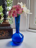 Kobaltblauw geblazen glas bulb vaas Sweden Gullaskruf style, Antiek en Kunst, Antiek | Glas en Kristal, Ophalen of Verzenden