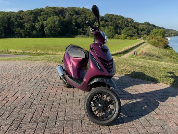 Piaggo Zip 125cc 2t A1 | Swingarm | CUSTOM | One-off | Uniek, Fietsen en Brommers, Scooters | Piaggio, Zo goed als nieuw, Zip