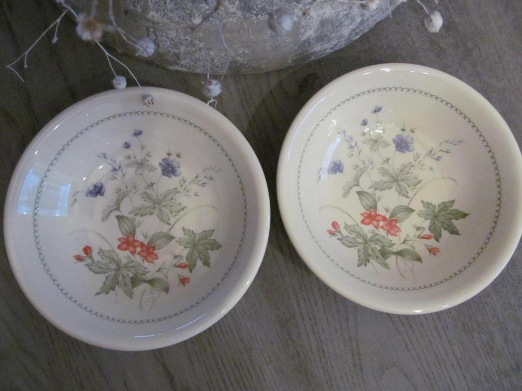 2 Biltons England Dessert Schalen Veld Bloemen Decor, Ophalen of Verzenden, Overige stijlen, Aardewerk, Schaal of Schalen