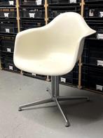 Original Eames DAL Armchair, La Fonda Base, Huis en Inrichting, Stoelen, Ophalen, Gebruikt, Wit, Eén