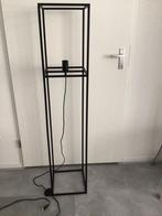 moderne zwart metalen vloerlamp, Huis en Inrichting, Lampen | Vloerlampen, Ophalen, Zo goed als nieuw