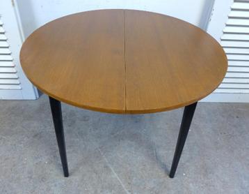Prachtige  ronde retro vintage  uitschuifbare eettafel beschikbaar voor biedingen
