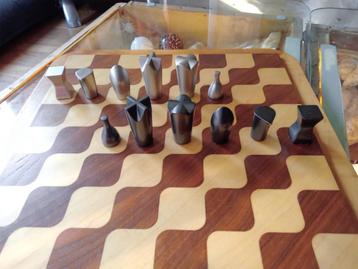 Design schaak/backgammonspel The Wave door David Quan. Umbra