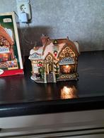 Lemax Devaneys Bakery mist windwijzer verder compleet, Diversen, Kerst, Ophalen of Verzenden