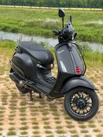 Vespa sprint 2023 mat zwart, Fietsen en Brommers, Scooters | Vespa, Ophalen, Zo goed als nieuw