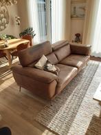 Bruine 2 en een half zits bank aangeboden. 227cm bij 100cm., Ophalen, Zo goed als nieuw