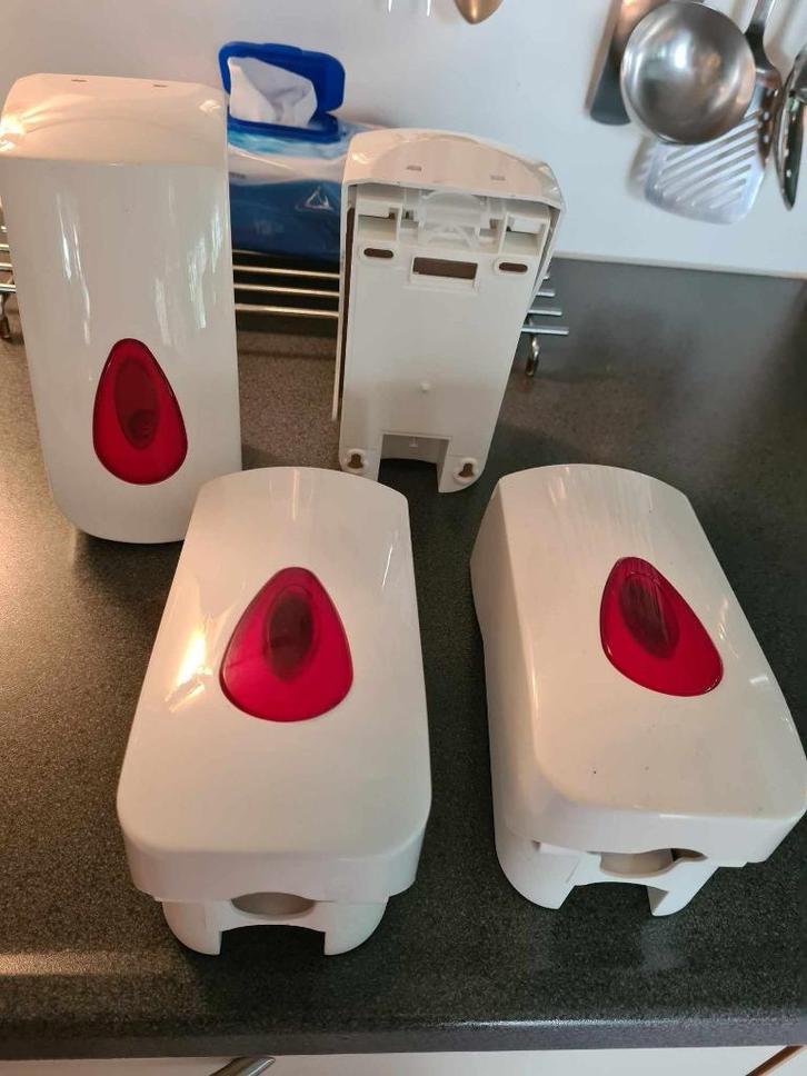 ZEEPDISPENCER GROOT VOOR KEUKEN EN DOUCHE  4 stuks, Verzamelen, Poppenhuizen en Toebehoren, Poppenhuis, Ophalen of Verzenden