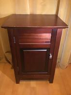 Nachtkastje van hout, deur, planken, Huis en Inrichting, Slaapkamer | Nachtkastjes, Ophalen, Gebruikt, 55 tot 70 cm, 45 tot 65 cm