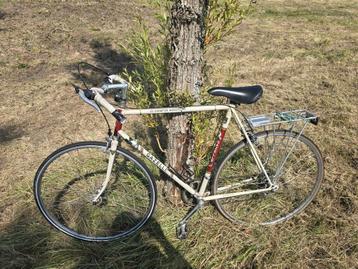 Mooi fiets  beschikbaar voor biedingen