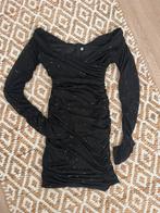 Prachtige zwarte off the shoulder jurk met glitters, Cocktailjurk, Ophalen of Verzenden, Zo goed als nieuw, Maat 36 (S)