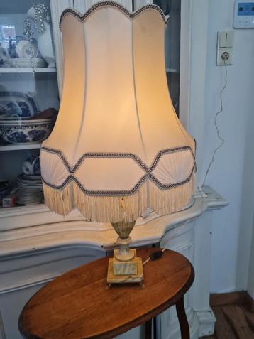 vintage 74 cm hoge tafellamp in werkende staat beschikbaar voor biedingen