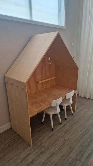 Handgemaakt speelhuisje beschikbaar voor biedingen