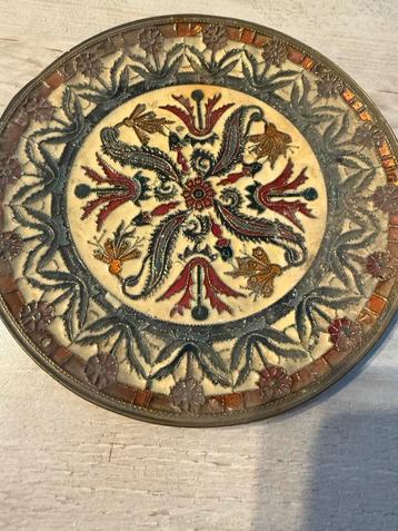 Decoratief vintage bord met bloemmotief beschikbaar voor biedingen