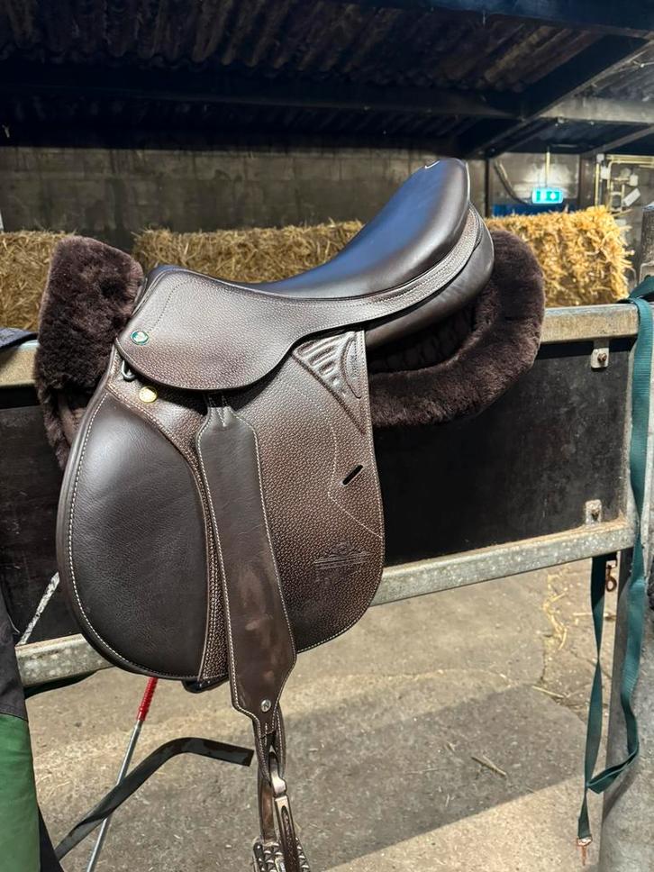 Prestige versaille 18 inch, Dieren en Toebehoren, Paarden en Pony's | Zadels, Zo goed als nieuw, Springen, Verzenden