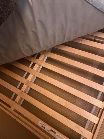 Mooi houten bed van Ikea, 140x200 - afbeelding 3