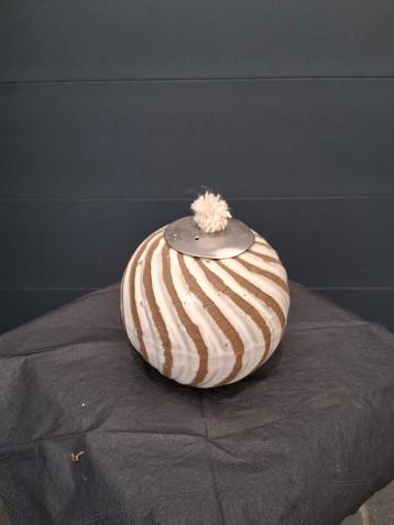 Decoratieve olielampje beschikbaar voor biedingen