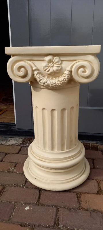 Decoratieve zuil. beschikbaar voor biedingen