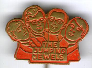 The Jumping Jewels oranje op koper speldjes ( R_186 ) beschikbaar voor biedingen