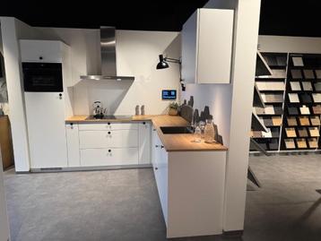 HOEK KEUKEN KVIK VEDA WHITE beschikbaar voor biedingen