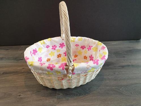 Witte picknickmand / traktatiemand, Hobby en Vrije tijd, Picknickmanden, Zo goed als nieuw, Ophalen