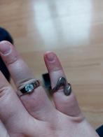 Twee ringen:1x staal met steen, 1x zilver organisch. T.e.a.b, Ophalen of Verzenden, Zo goed als nieuw, Dame, Zilver