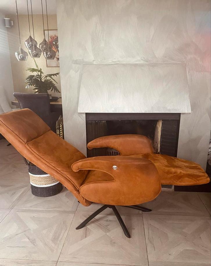 Relaxfauteuil suedine cognac/koper - zgan, Huis en Inrichting, Fauteuils, Zo goed als nieuw, Stof, 75 tot 100 cm, Ophalen