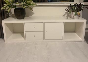 Witte IKEA Kallax kast met lades en deurtje beschikbaar voor biedingen