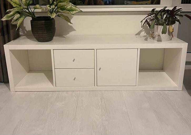 Witte IKEA Kallax kast met lades en deurtje, Huis en Inrichting, Kasten | Televisiemeubels, Zo goed als nieuw, Minder dan 100 cm