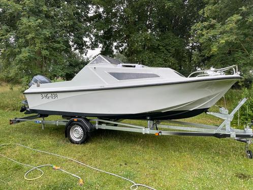 Seasafe pacific 550 kajuitboot met trailer, Watersport en Boten, Vis- en Consoleboten, Gebruikt, 3 tot 6 meter, Benzine, Buitenboordmotor